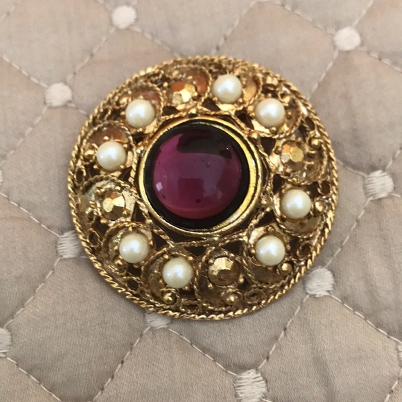 Gold round brooche with pearls - Picture 1 of 2